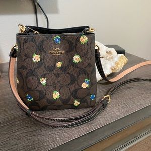 Mini Town Bucket Bag In Signature Canvas With Vintage Mini Rose Print